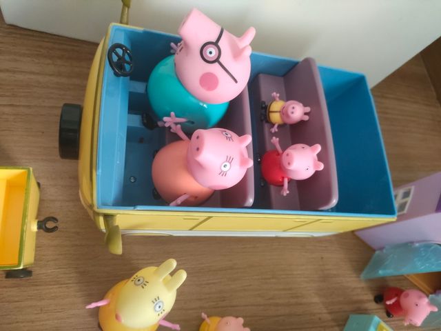 Caravana, tren, tienda Pepa Pig