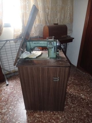 Maquina de coser antigua.