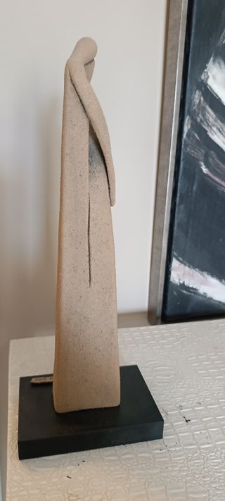 Escultura pareja entrelazada