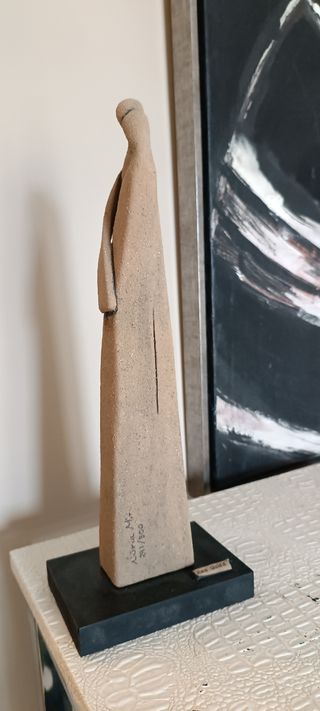 Escultura pareja entrelazada