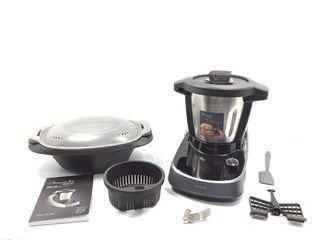 Robot multiuso Cecotec con 2 jarras habana