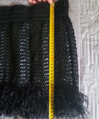 Falda cuero con plumas