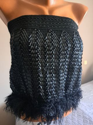Falda cuero con plumas