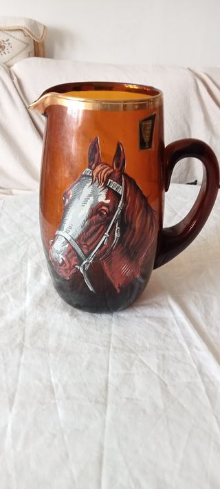 Juego de jarra y tazas de caballos