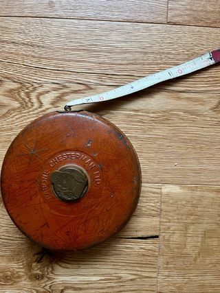 Cinta métrica enrollable antigua