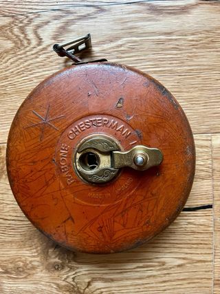 Cinta métrica enrollable antigua