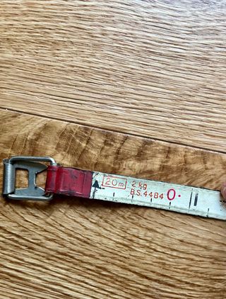 Cinta métrica enrollable antigua