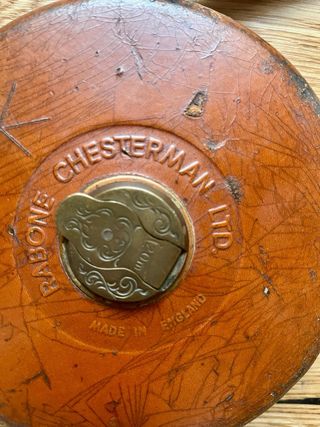 Cinta métrica enrollable antigua