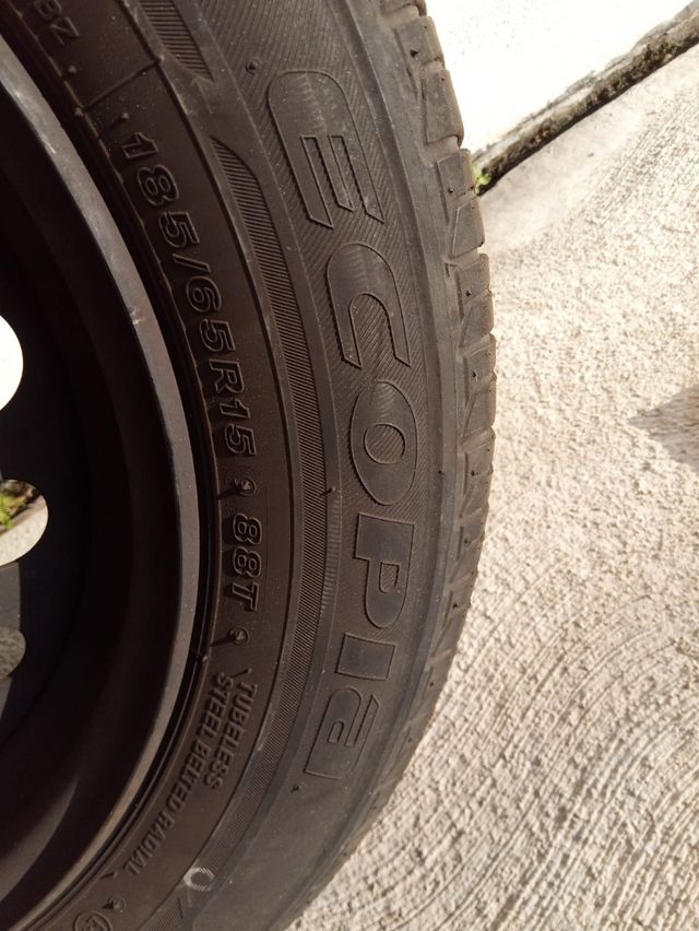 N.4 Pneumatici Bridgestone con cerchi 