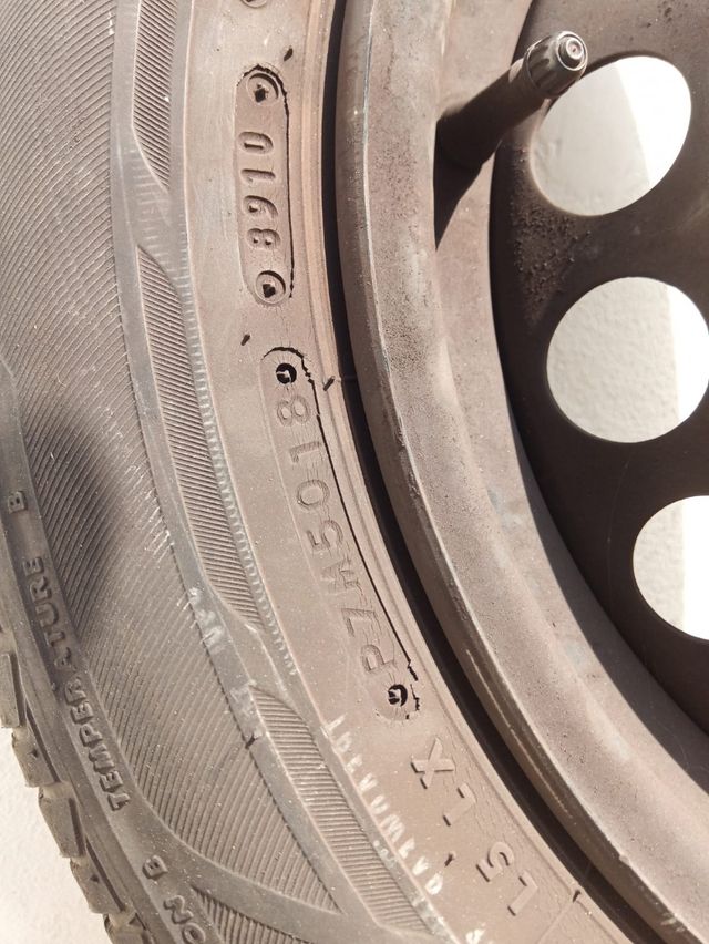 N.4 Pneumatici Bridgestone con cerchi 