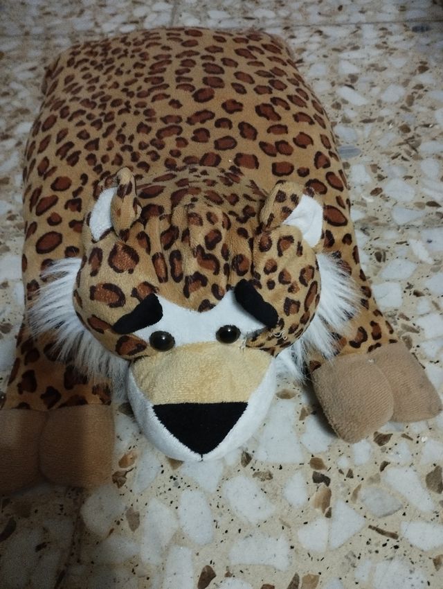 Colchoneta para perro con forma de tigre