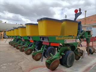 JHON DEERE 8 filas
