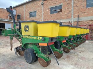 JHON DEERE 8 filas