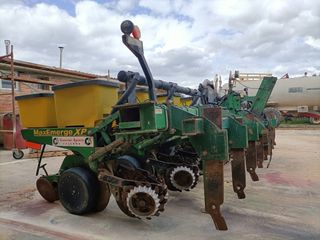 JHON DEERE 8 filas