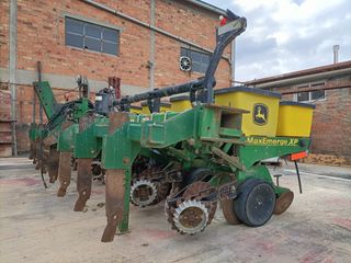 JHON DEERE 8 filas