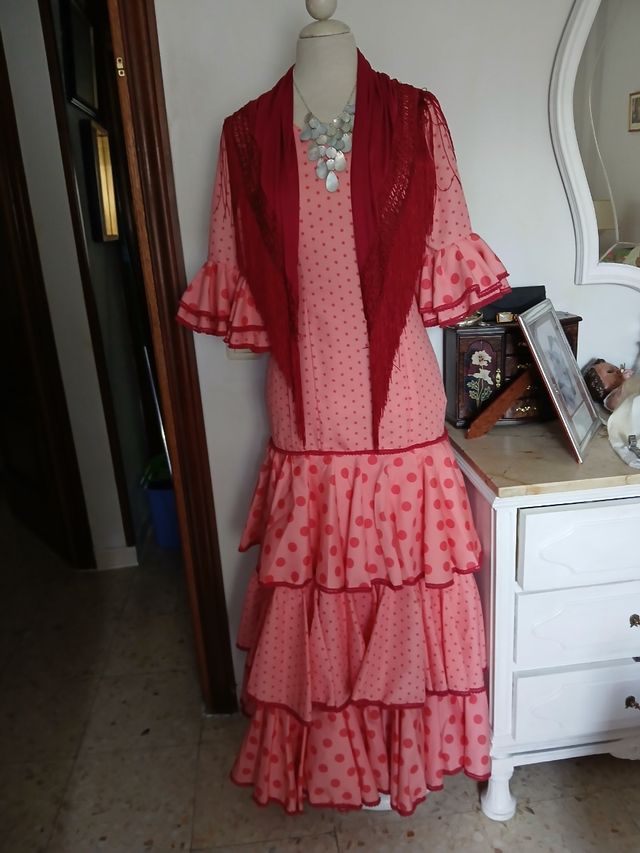 Traje de flamenca, regalo de mantoncillo