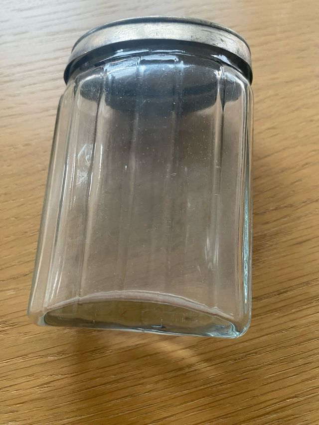 cajita o pequeño bote de cristal y estaño vintage