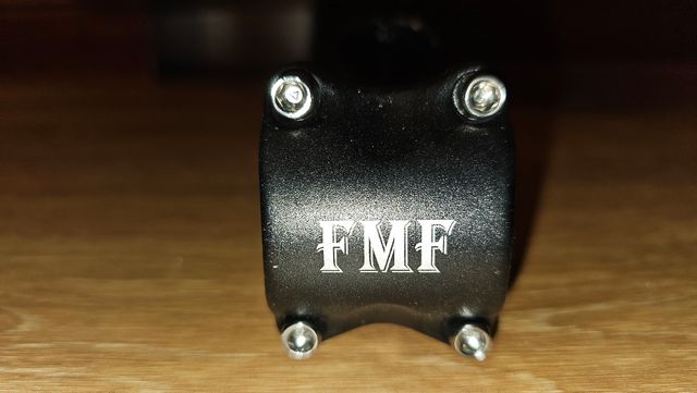 Potencia bicicleta MTB con inclinación 17° grados.