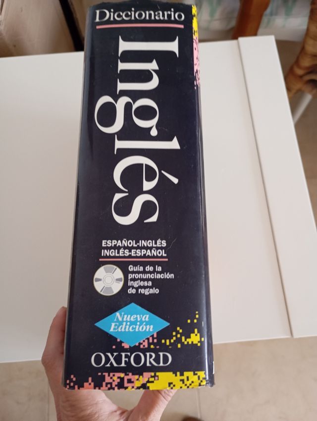 The Oxford Spanish Dictionary: Second edition revised with supplements