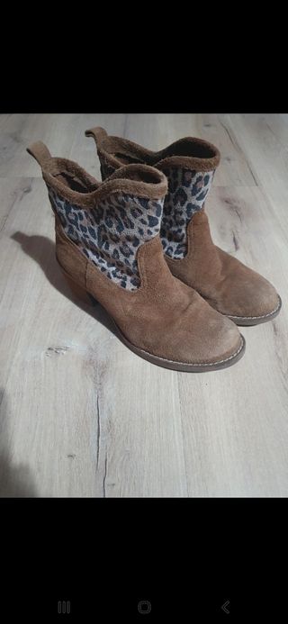 Botines marrones estilo cowboy