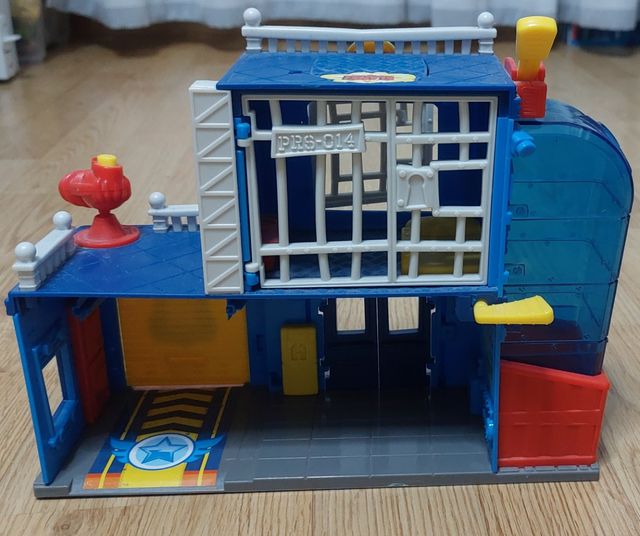 Comisaría superthings