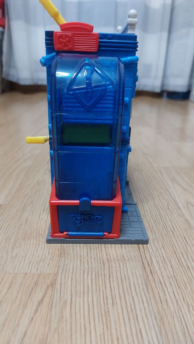 Comisaría superthings