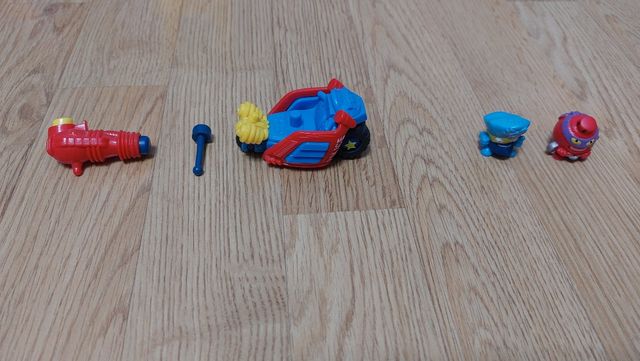 Comisaría superthings