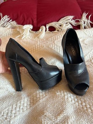 Scarpa con tacco