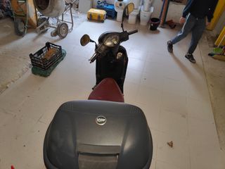 Moto 125 cc Peugeot tweet