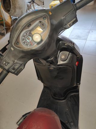 Moto 125 cc Peugeot tweet