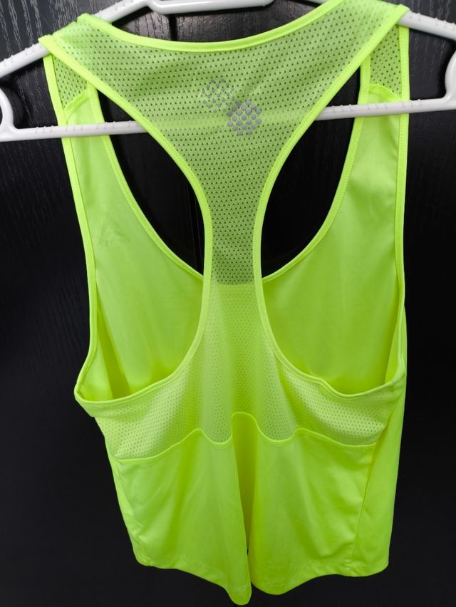 Top deportivo Reebok talla "S"