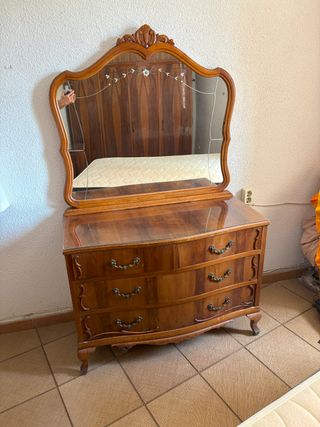 Armario antiguo aparador+espejo, mesillas, cama