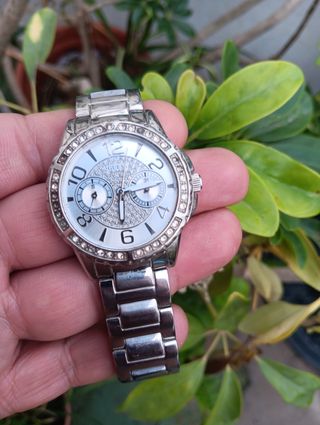 Reloj guess de cuarzo mujer.