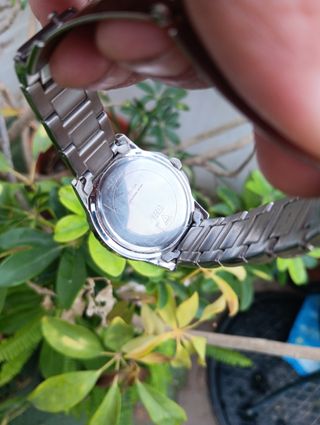 Reloj guess de cuarzo mujer.