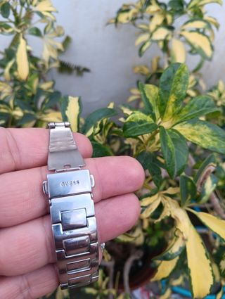 Reloj guess de cuarzo mujer.