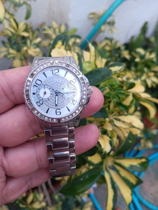 Reloj guess de cuarzo mujer.