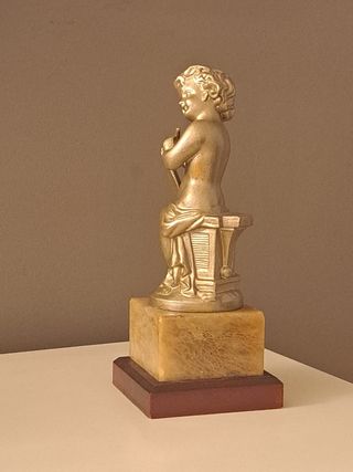 FIGURA "PUTTI" CALAMINA SOBRE PEANA