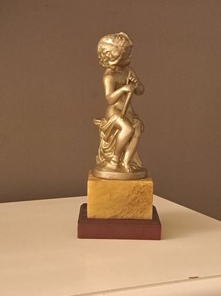 FIGURA "PUTTI" CALAMINA SOBRE PEANA