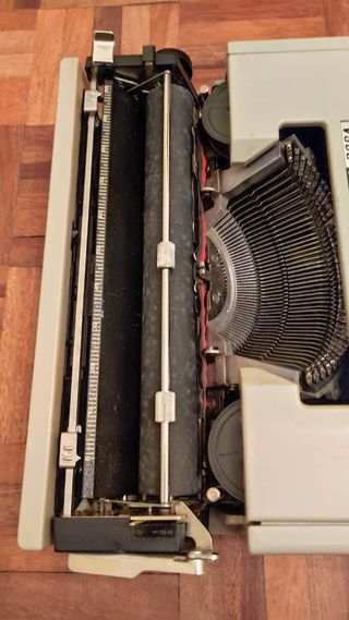 Maquina de escribir Olivetti