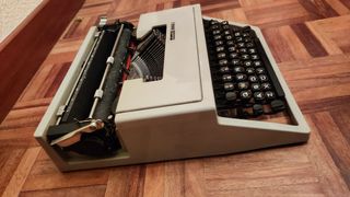 Maquina de escribir Olivetti