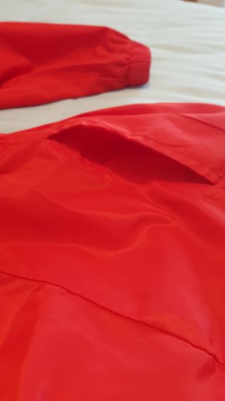 Casaco impermeável vermelhos