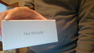 Airpods Pro Gen 2 Bolsa y ticket incluidos.