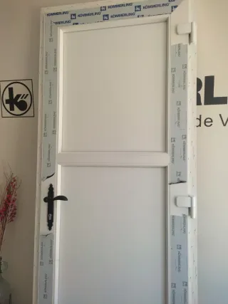 Puerta entrada cerradura de seguridad