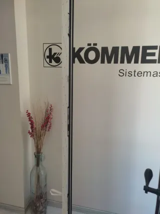 Puerta entrada cerradura de seguridad