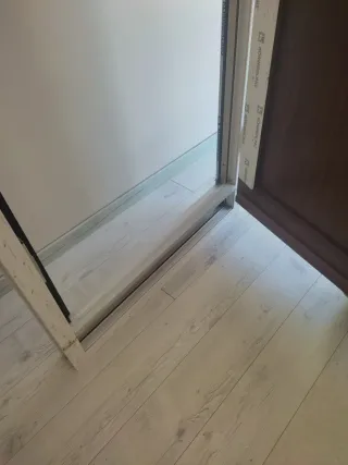 Puerta entrada cerradura de seguridad