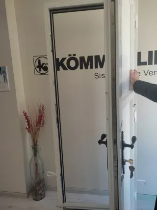 Puerta entrada cerradura de seguridad
