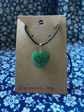 Colgante corazon verde con cordon