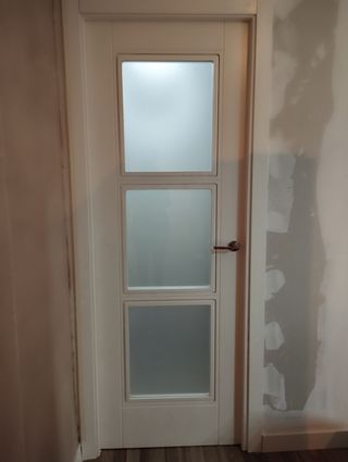 Puerta de paso lacada en blanco