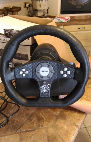 Volante con pedaliera per pc