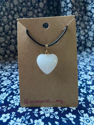 Colgante corazon blanco con cordon